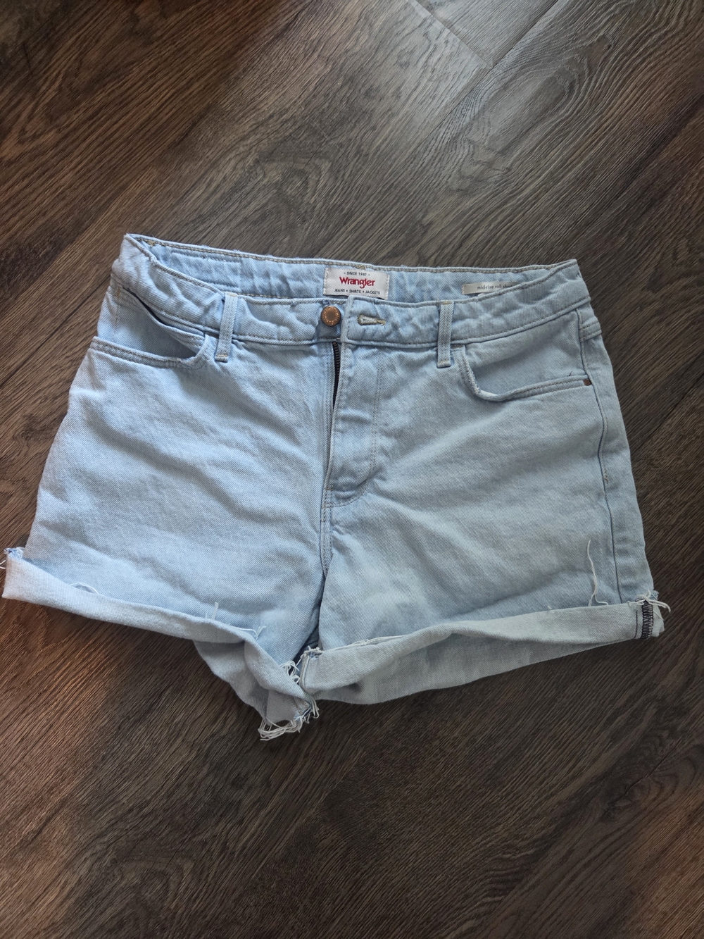 Wrangler Light Wash Rolled-Hem Women's Denim Shorts